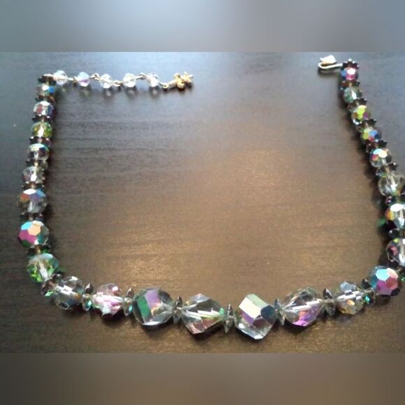 VINTAGE RARE SIGNED VENDOME WATERMELON HELIOTROPE GLASS 15" NECKLACE - Picture 1 of 2